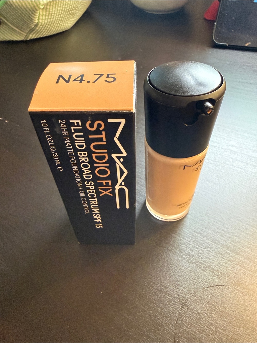 MAC Cosmetics Studio Fix Fluid Foundation N4.75 Light Neutral Shade